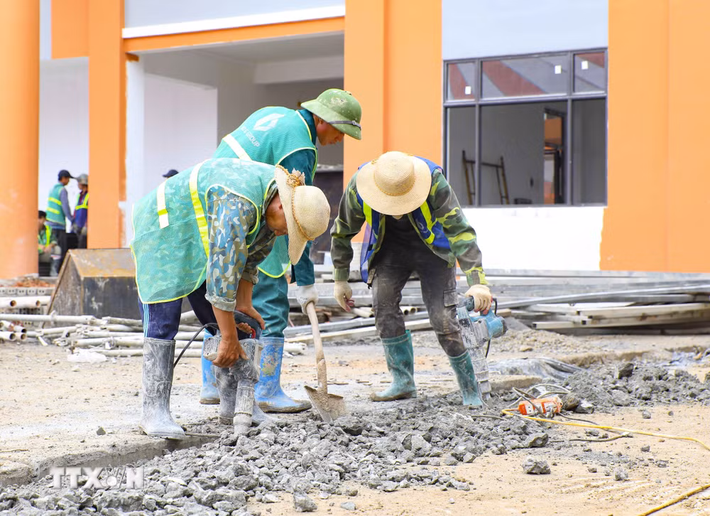ttxvn-khan-truong-hoan-thien-truong-noi-tru-lien-cap-thu-hai-vung-bien-gioi-dien-bien-8900101-1.jpg