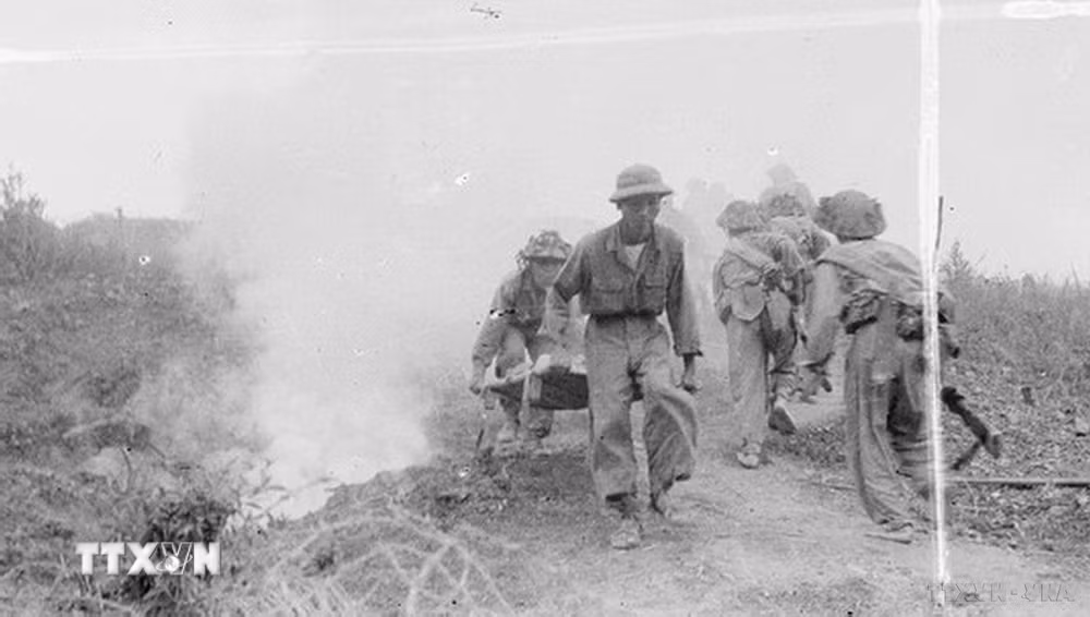 ttxvn-chien-thang-lich-su-dien-bien-phu-751954-ban-anh-hung-ca-vang-vong-mai-8741500-34.jpg