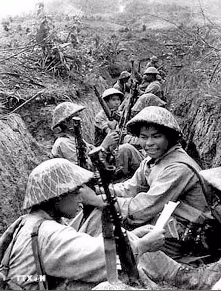 ttxvn-chien-thang-lich-su-dien-bien-phu-751954-ban-anh-hung-ca-vang-vong-mai-8741500-25.jpg