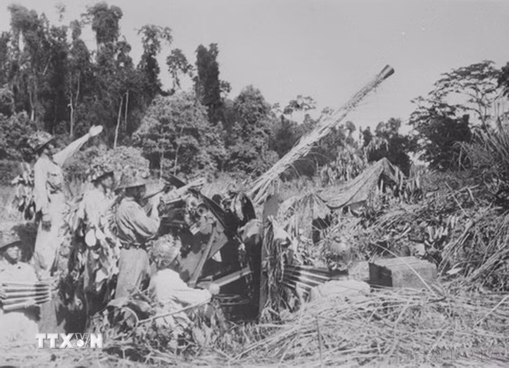 ttxvn-chien-thang-lich-su-dien-bien-phu-751954-ban-anh-hung-ca-vang-vong-mai-8741500-32.jpg