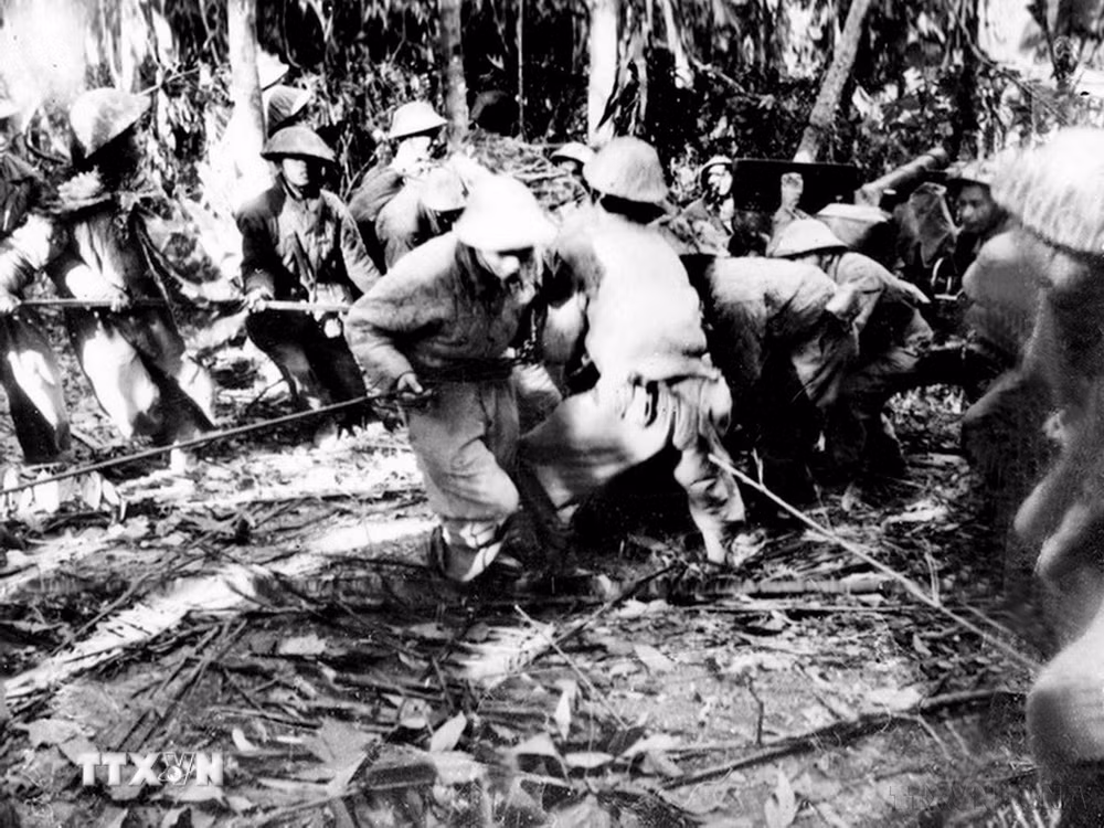 ttxvn-chien-thang-lich-su-dien-bien-phu-751954-ban-anh-hung-ca-vang-vong-mai-8741500-39.jpg