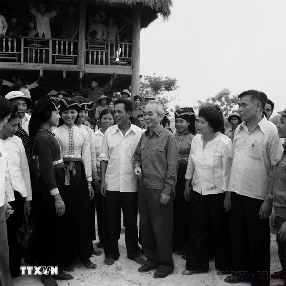 ttxvn-chien-thang-lich-su-dien-bien-phu-751954-ban-anh-hung-ca-vang-vong-mai-8741500-14.jpg