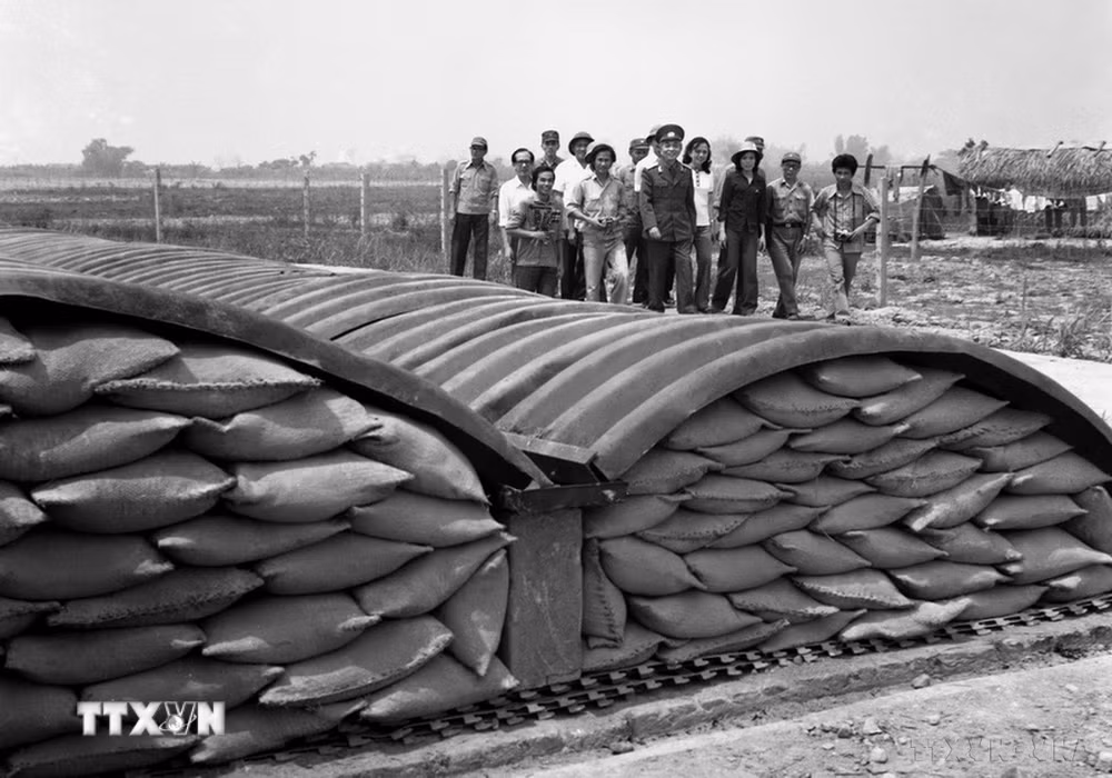 ttxvn-chien-thang-lich-su-dien-bien-phu-751954-ban-anh-hung-ca-vang-vong-mai-8741500-15.jpg