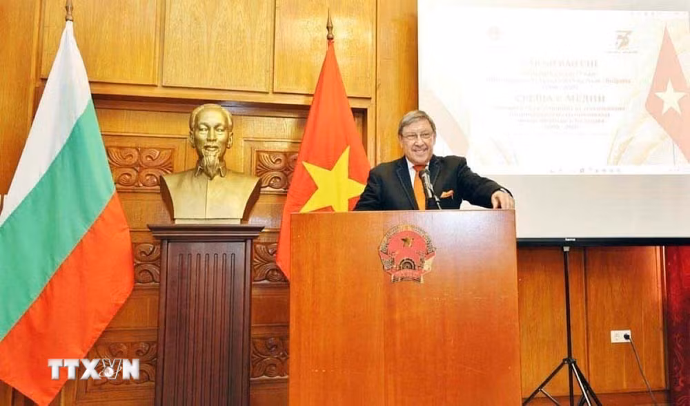 ttxvn-huu-nghi-nhan-ky-niem-75-nam-thiet-lap-quan-he-ngoai-giao-8121302.jpg