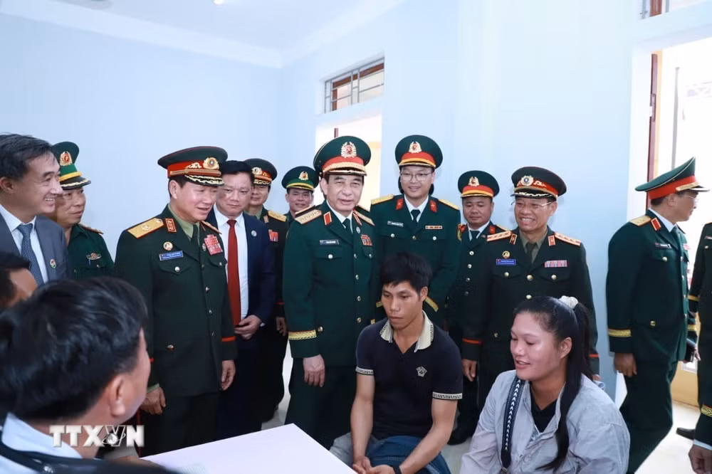 ttxvn-giao-luu-huu-nghi-quoc-phong-bien-gioi-viet-nam-lao-phan-anh-sinh-dong-moi-quan-he-dac-biet-giua-2-nuoc-8877791-2.jpg