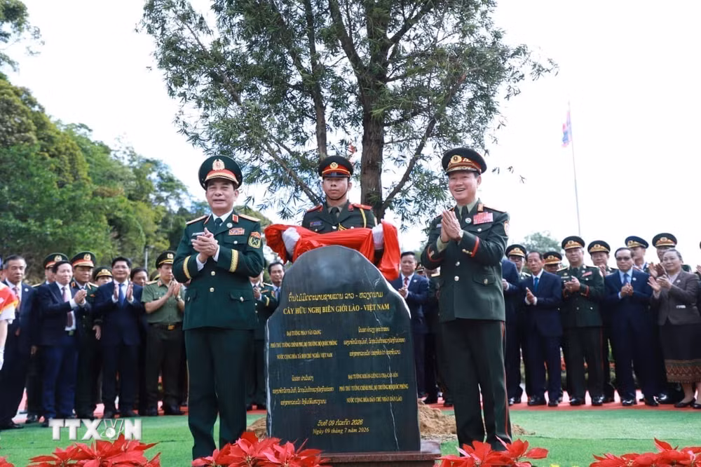 ttxvn-giao-luu-huu-nghi-quoc-phong-bien-gioi-viet-nam-lao-phan-anh-sinh-dong-moi-quan-he-dac-biet-giua-2-nuoc-8877791-3.jpg