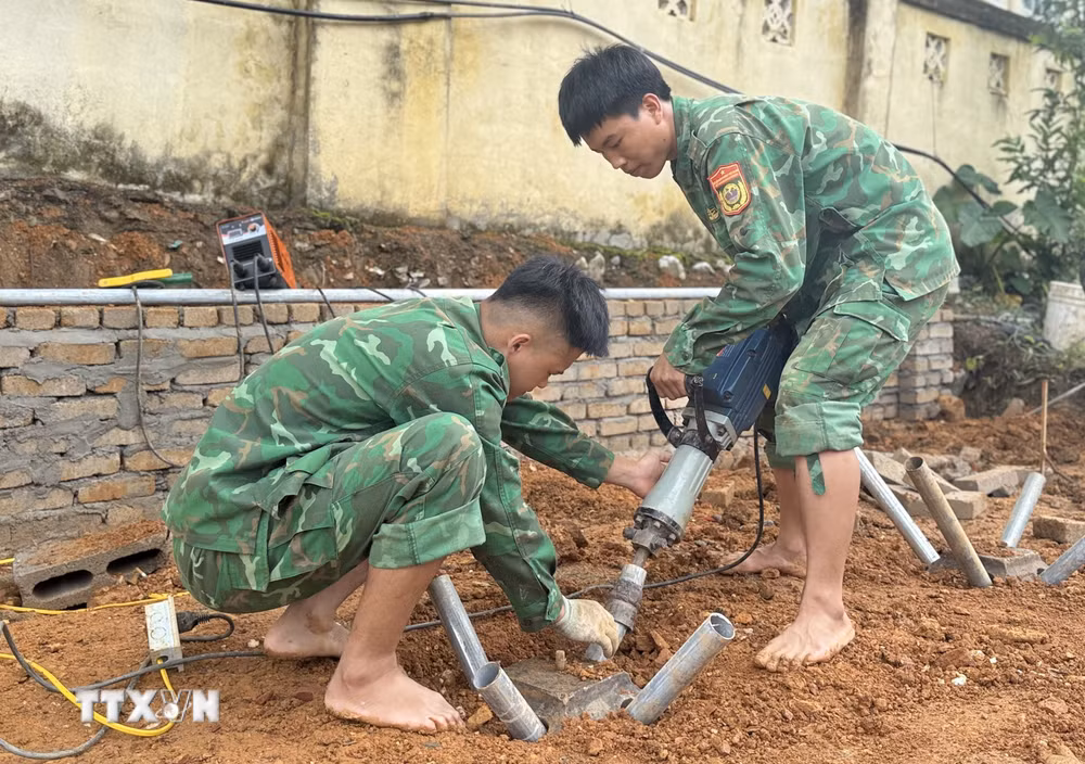 ttxvn-gop-suc-xay-dung-mai-truong-noi-bien-cuong-cao-bang-8899718-2.jpg