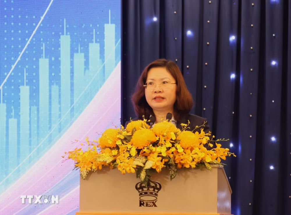 ttxvn-chung-khoan-dong-luc-cho-tang-truong-kinh-te-8862734.jpg