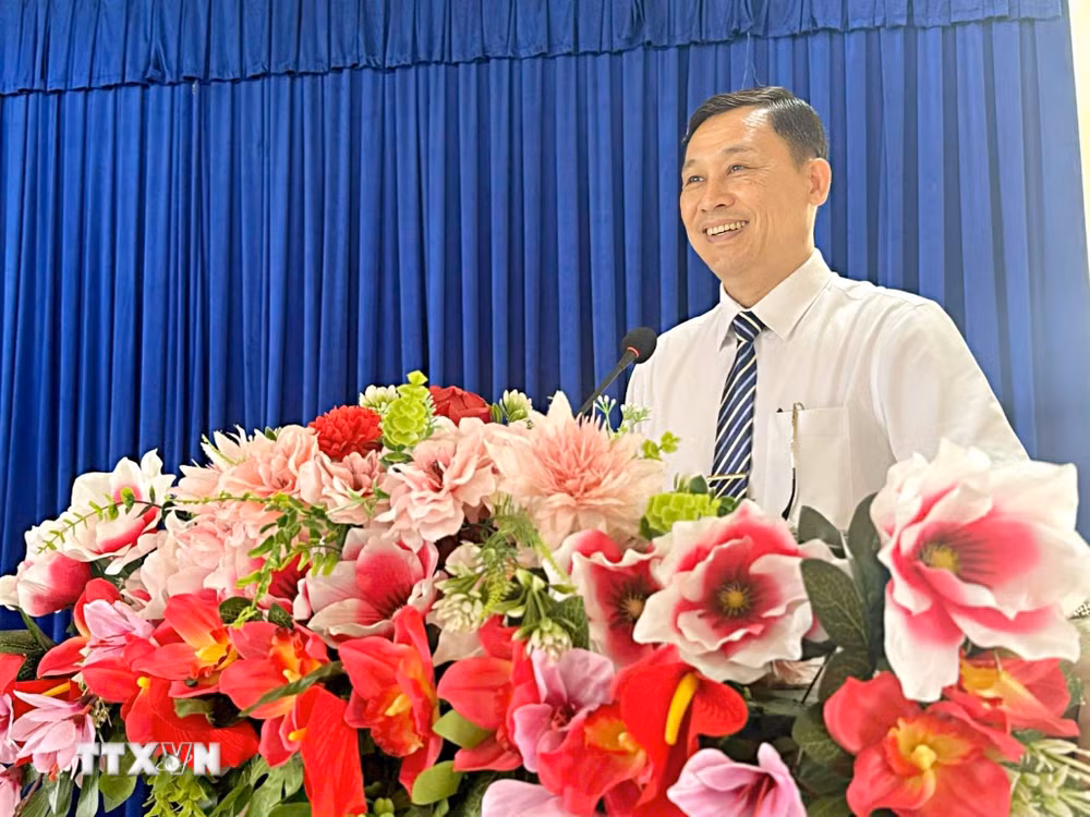 ttxvn-ca-mau-dua-nghi-quyet-hoi-nghi-trung-uong-3-khoa-xiv-di-vao-cuoc-song-8920788-1.jpg