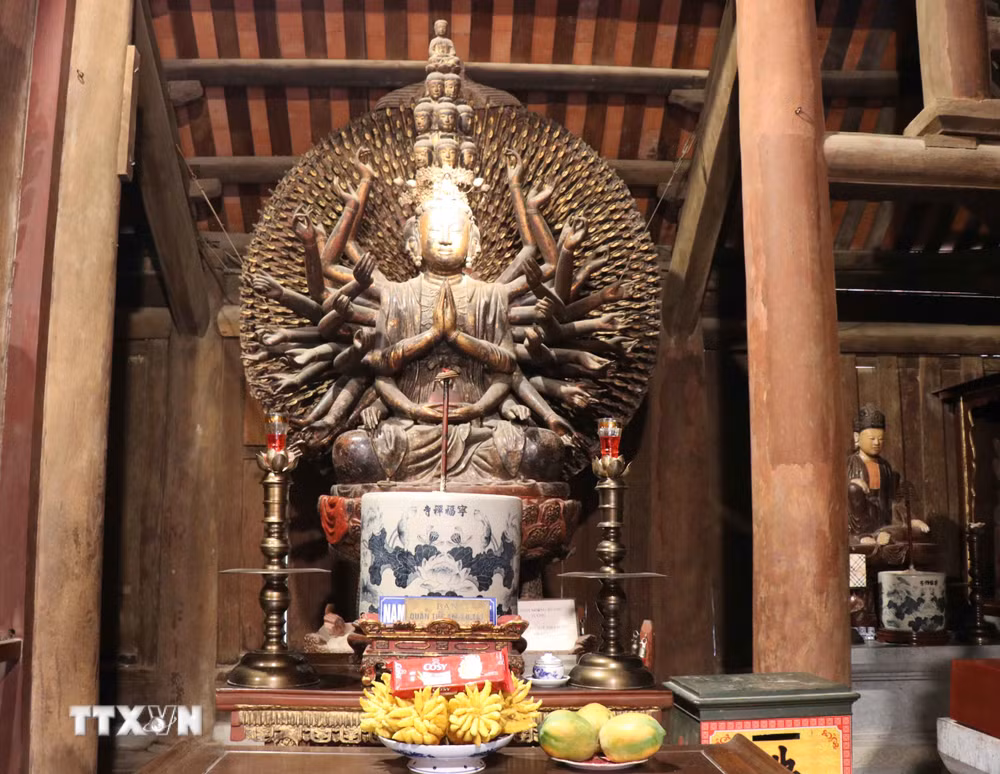 ttxvn-hua-but-thap-danh-lam-co-tu-xu-kinh-bac-6456203-3.jpg