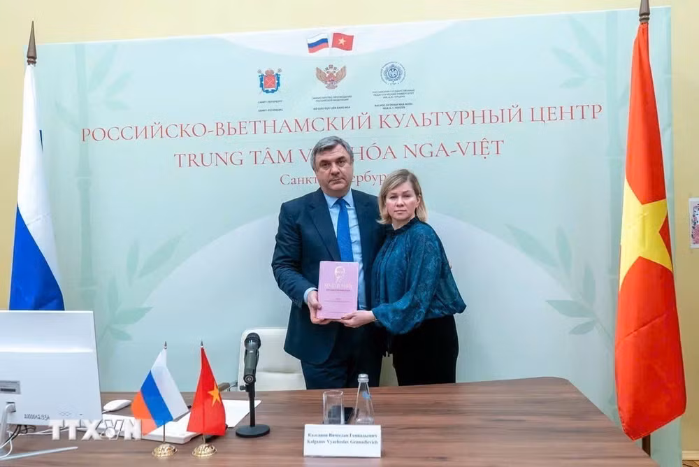 ttxvn-thanh-nien-cua-viet-nam-tai-saint-petersburg.jpg