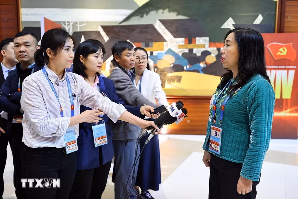ttxvn-phong-vien-tac-nghiep-tai-dai-hoi-xiv-cua-dang-8541255-3.jpg