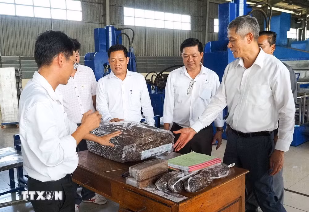 ttxvn-phoi-hop-tao-thuan-loi-cho-hop-tac-dau-tu-viet-nam-campuchia-tai-tinh-kampong-thom-7995744.jpg