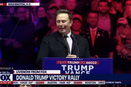 Elon Musk "chiếm sóng" tại lễ vận động của ông Trump