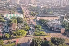 Cảnh máy bay lao vào xe buýt trên phố đồng đúc ở Brazil