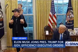 Elon Musk cho con ngồi lên cổ khi họp báo cùng Tổng thống Trump tại Nhà Trắng