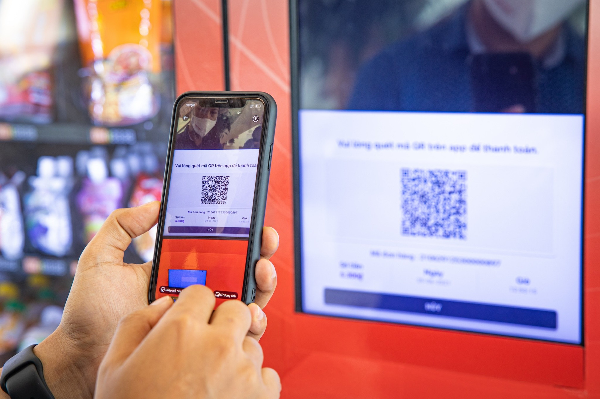 ベトナムにおけるテクノロジーアプリケーションの統合。 (写真:ミン・ソン/ベトナム+) mobile-money-13.jpg