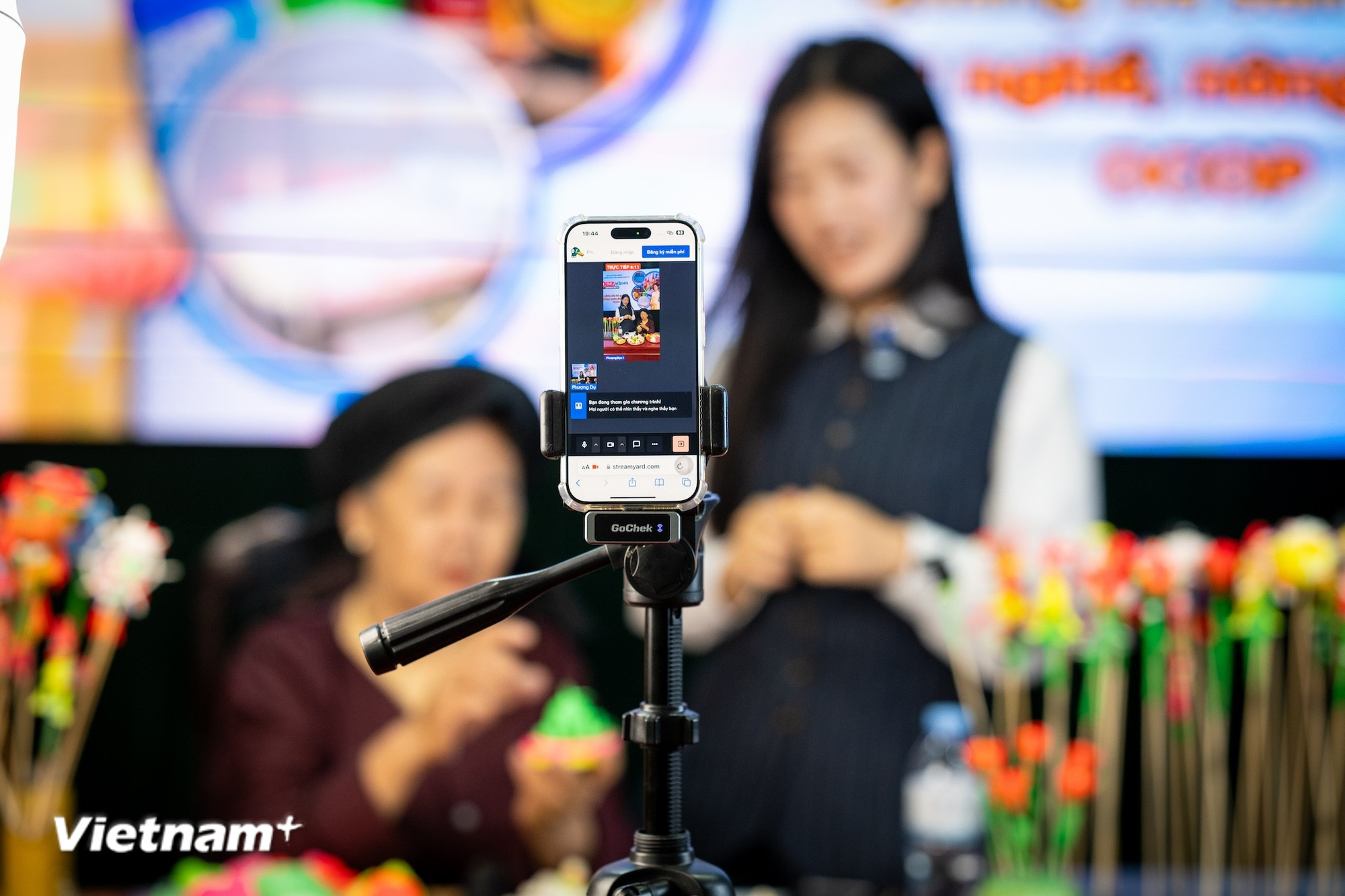 (Ảnh: Minh Sơn/Vietnam+) vnp-livestream-ban-hang7.jpg