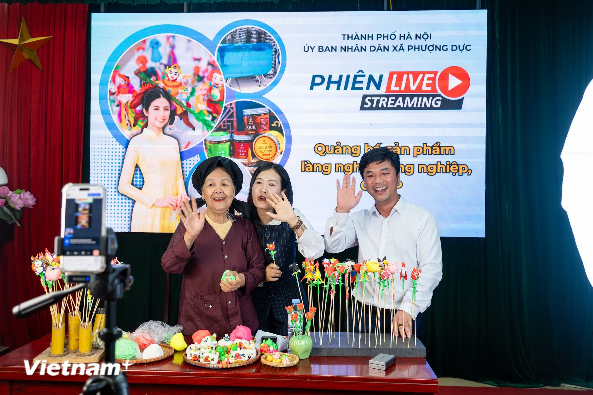 (Ảnh: Minh Sơn/Vietnam+) vnp-livestream-ban-hang13.jpg