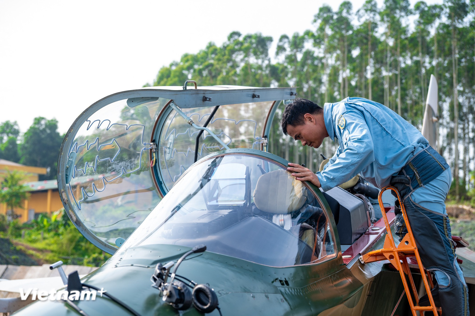 vnp-yak-130-83.jpg
