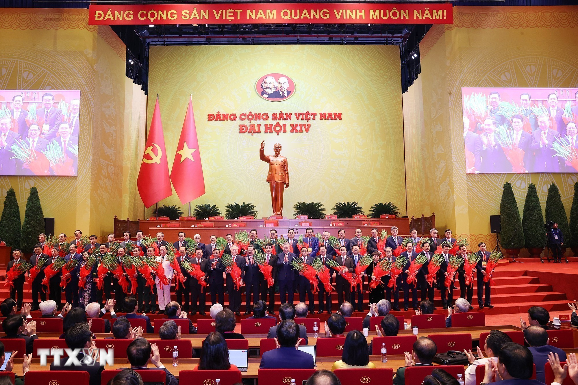 ttxvn-be-mac-dai-hoi-xiv-cua-dang-20.jpg