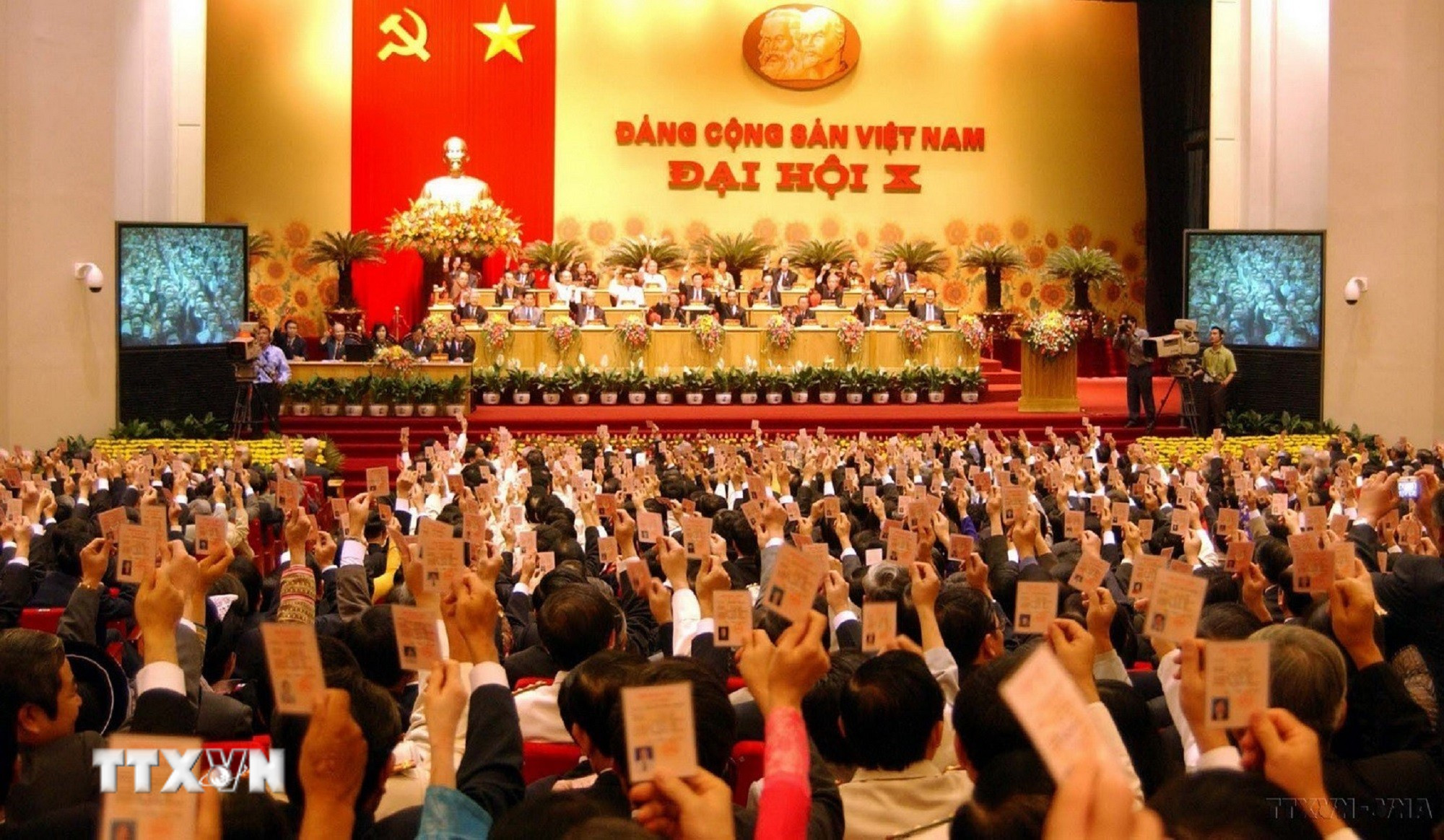 Đại hội đại biểu toàn quốc Đảng Cộng sản Việt Nam lần thứ X. (Ảnh: TTXVN)