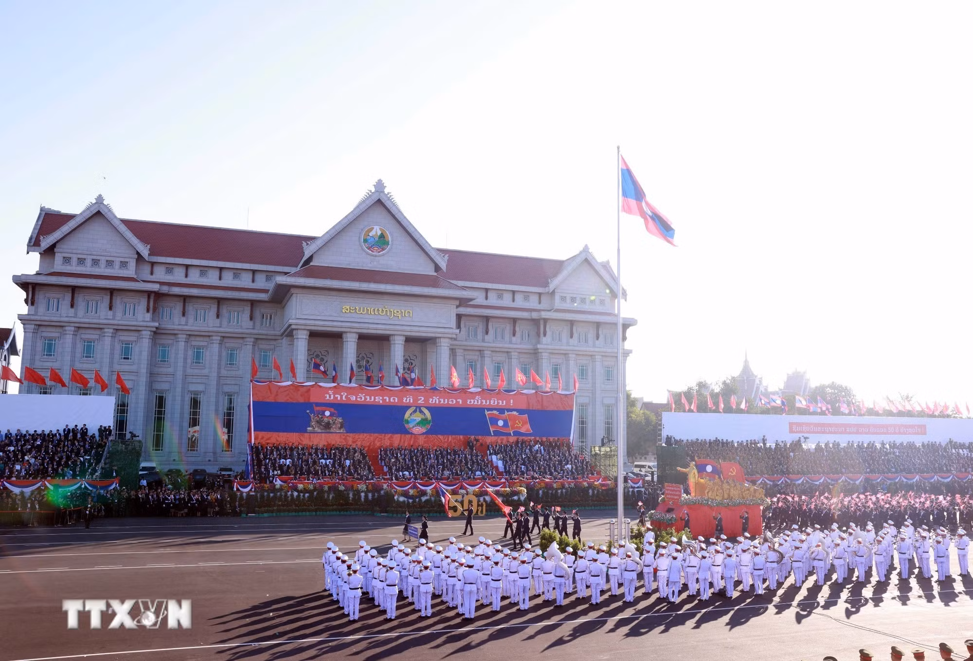 ttxvn-50-nam-quoc-khanh-lao.jpg