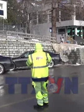 Hàng trăm người siêu giàu yêu cầu được đánh thuế