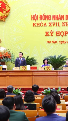 Thường trực HĐND thành phố Hà Nội chủ trì kỳ họp. (Ảnh: Văn Điệp/TTXVN)