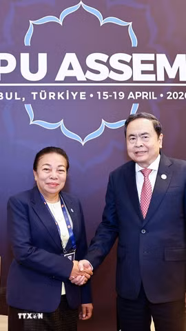 Chủ tịch Quốc hội Trần Thanh Mẫn tiếp Phó Chủ tịch Quốc hội Lào Sounthone Xayachak. (Ảnh: Doãn Tấn/TTXVN)