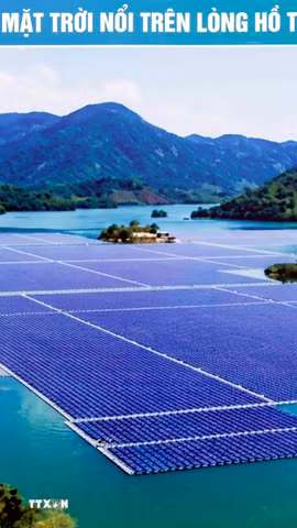 Phối cảnh lắp đặt pin mặt trời trên lòng hồ thủy điện Sơn La. (Ảnh: Quang Quyết/TTXVN)