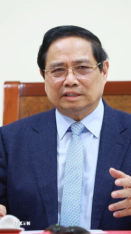 Thủ tướng Phạm Minh Chính điện đàm với Thủ tướng Qatar Sheikh Mohammed bin Abdulrahman Al Thani. (Ảnh: Dương Giang/TTXVN)