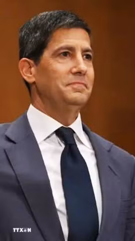 Ông Kevin Warsh, người được Tổng thống Donald Trump đề cử làm tân Chủ tịch Cục Dự trữ Liên bang Mỹ (FED), trong phiên điều trần tại Ủy ban Ngân hàng Thượng viện Mỹ ở Washington, DC., ngày 21/4/2026. (Ảnh: Getty Images/TTXVN)