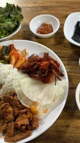 Ảnh của nữ thực khách chụp món ăn đầu tiên. (Nguồn: Korea Times)