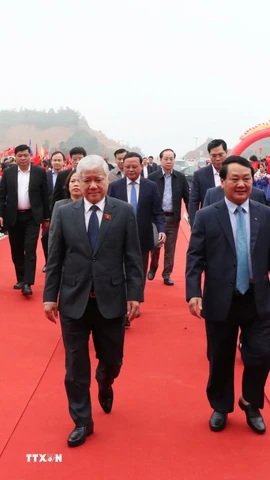 Đồng chí Đỗ Văn Chiến, Ủy viên Bộ Chính trị, Phó Chủ tịch Thường trực Quốc hội, dự lễ thông xe. (Ảnh: Đức Thọ/TTXVN)