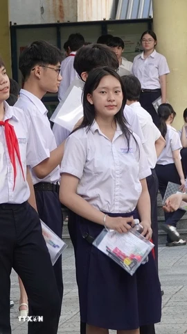 Thí sinh tham dự kỳ thi tại điểm thi trường Trung học phổ thông Trần Phú (thành phố Đà Nẵng). (Ảnh: Văn Dũng/TTXVN)