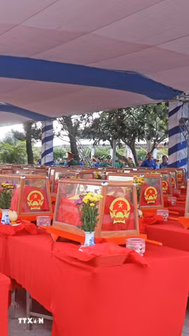 Trong giai đoạn XXV, mùa khô 2025 - 2026, các Đội K90 (Quân khu 9) và Đội K92, K93 (Bộ Chỉ huy Quân sự tỉnh An Giang) đã tìm kiếm, quy tập được 170 hài cốt liệt sĩ về an táng tại Nghĩa trang liệt sĩ Đốc Bà Đắc, phường Thới Sơn, tỉnh An Giang. (Ảnh: Công Mạo/TTXVN)