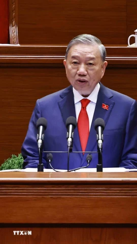 Tổng Bí thư Tô Lâm trình bày Báo cáo của Ban Chấp hành Trung ương Đảng khóa XIII về các văn kiện trình Đại hội XIV của Đảng. (Ảnh: TTXVN)