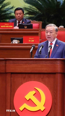 Tổng Bí thư Tô Lâm trình bày Báo cáo của Ban Chấp hành Trung ương Đảng khóa XIII về các văn kiện trình Đại hội XIV của Đảng. (Ảnh: TTXVN)