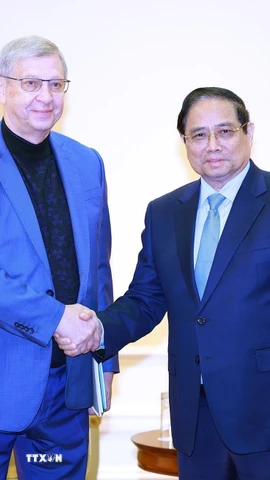 Thủ tướng Phạm Minh Chính tiếp ông Vladimir Yevtushenkov - Nhà sáng lập Công ty Cổ phần đại chúng AFK Sistema, Nga. (Ảnh: Dương Giang/TTXVN)