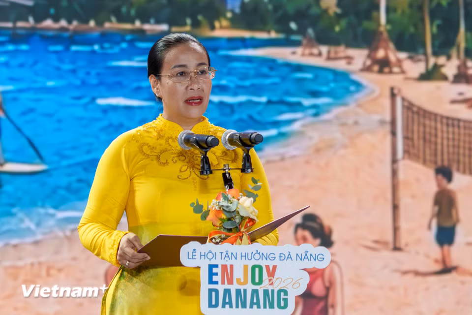 Phó Chủ tịch Ủy ban nhân dân thành phố Đà Nẵng Nguyễn Thị Anh Thi phát biểu khai mạc mở màn Lễ hội tận tưởng Đà Nẵng 2026. (Ảnh: Thanh Phong/Vietnam+)