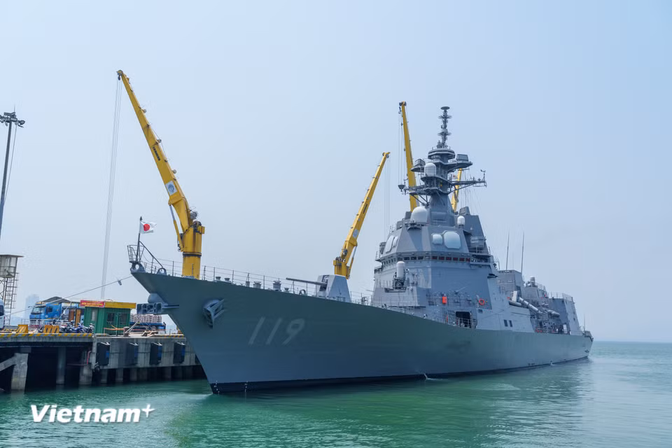 Sáng 2/4, tàu hộ vệ Asahi (số hiệu 119) của Lực lượng Tự vệ trên biển Nhật Bản cập cảng Tiên Sa, thành phố Đà Nẵng. (Ảnh: Thanh Phong/Vietnam+)