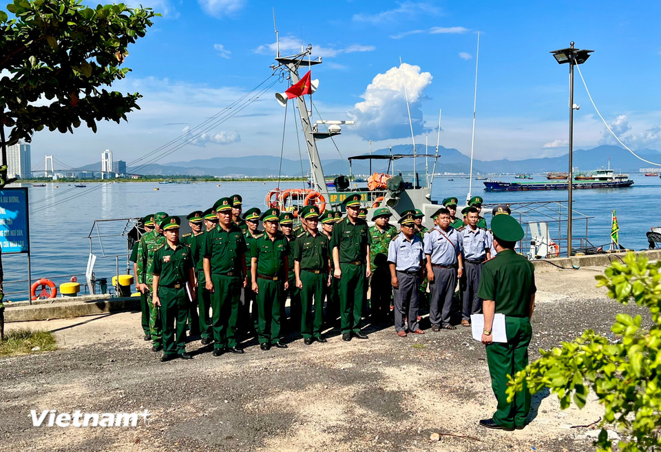 Ngày 13/8, Bộ đội biên phòng thành phố Đà Nẵng phối hợp với Sở Nông nghiệp và Môi trường thành phố triển khai đợt cao điểm chống khai thác hải sản bất hợp pháp, không báo cáo và không theo quy định (IUU), hướng tới mục tiêu gỡ bỏ cảnh báo “thẻ vàng” của Ủy ban châu Âu (EC). (Ảnh: Thanh Phong/Vietnam+)