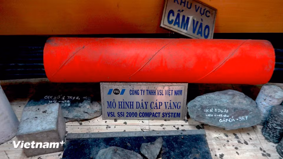 Đáng tự hào hơn, từ thiết kế bản vẽ thi công, giám sát cho đến thi công và bảo trì công trình phần lớn do chính tay đội ngũ cán bộ, kỹ sư và công nhân Việt Nam thực hiện. (Ảnh. Thanh Phong/Vietnam+)