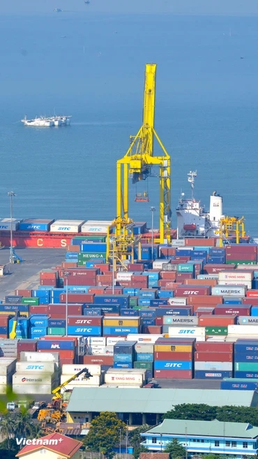 Việt Nam có hệ thống hạ tầng được đầu tư mạnh mẽ. Tuyến cao tốc Bắc – Nam gần 3.000 km dần hoàn thiện, nhiều bến cảng mới ở miền Bắc đi vào vận hành. (Ảnh: PV/Vietnam+)