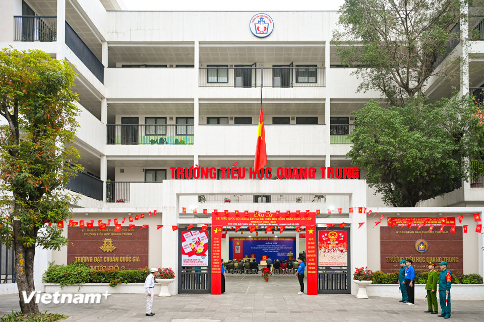 Khu vực bỏ phiếu số 8 phường Cửa Nam đặt tại trường Tiểu học Quang Trung. (Ảnh: Minh Sơn/Vietnam+)