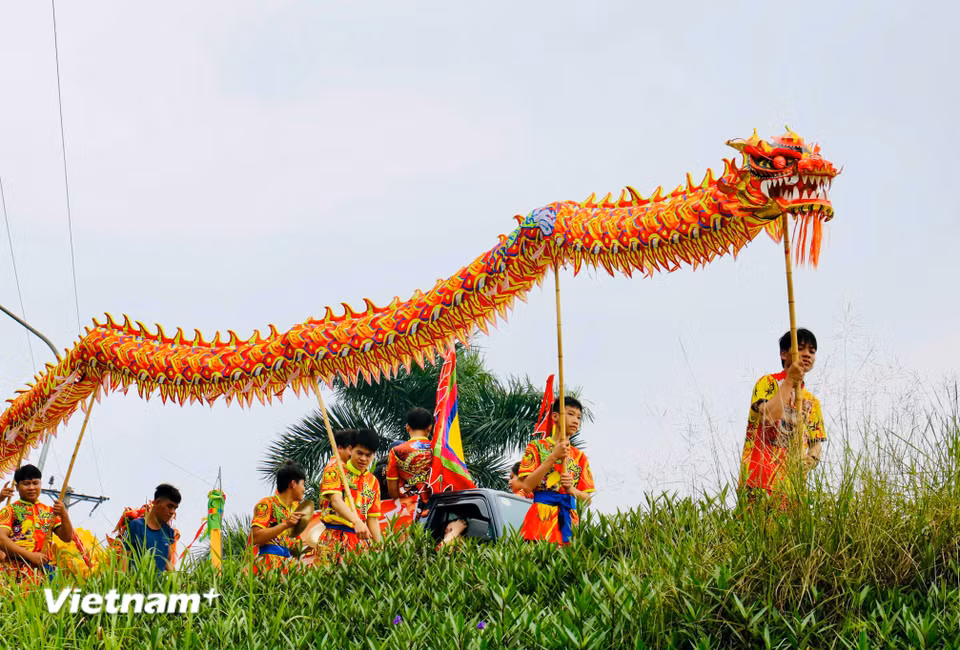 Lễ hội Đình So 2026 không chỉ là câu chuyện về tâm linh, mà còn là minh chứng cho sức sống bền bỉ của di sản khi được bảo tồn bằng tư duy đổi mới và lòng tự trọng nghề nghiệp của những người con xứ Đoài. (Ảnh: Bảo Ngọc/Vietnam+)