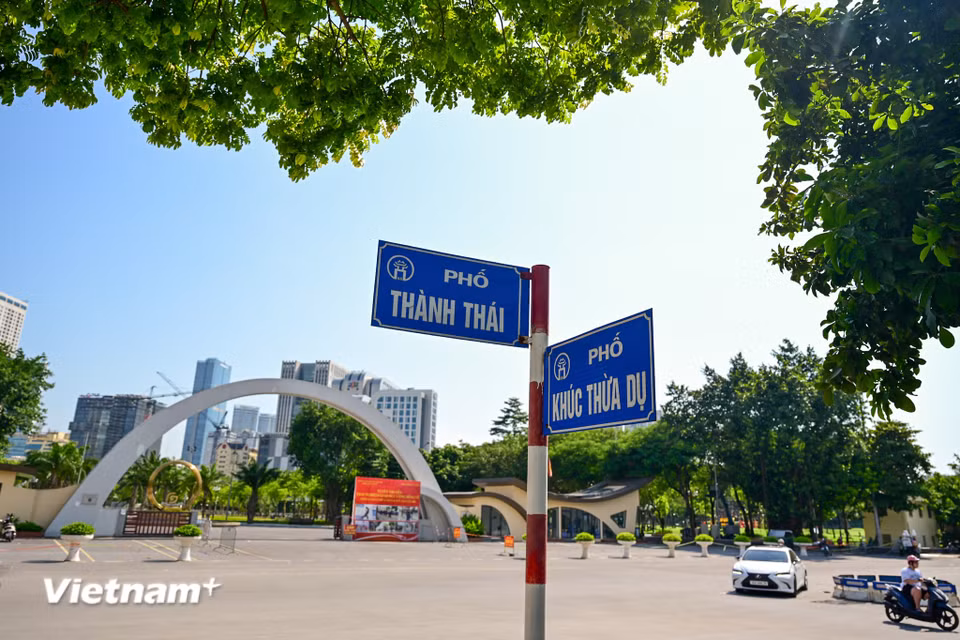 Ủy ban nhân dân thành phố Hà Nội vừa phê duyệt thí điểm không gian văn hóa, tuyến phố đi bộ tại phố Thành Thái, phường Cầu Giấy. (Ảnh: Minh Sơn/Vietnam+)