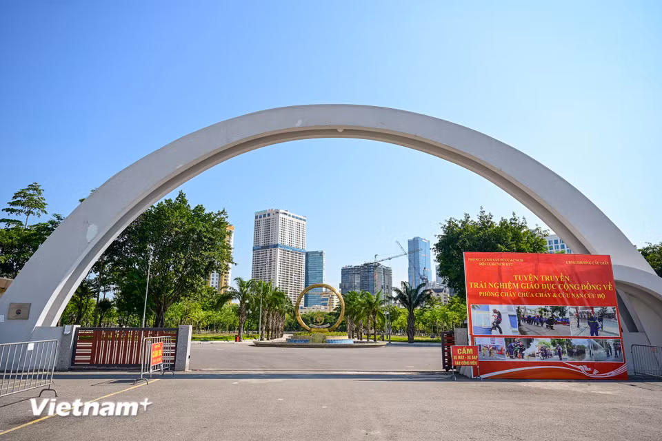 Theo Đề án, tuyến phố đi bộ dự kiến được tổ chức tại trục phố Thành Thái và phố Khúc Thừa Dụ, hoạt động vào các tối cuối tuần, ngày lễ và những đợt cao điểm trong năm. (Ảnh: Minh Sơn/Vietnam+)