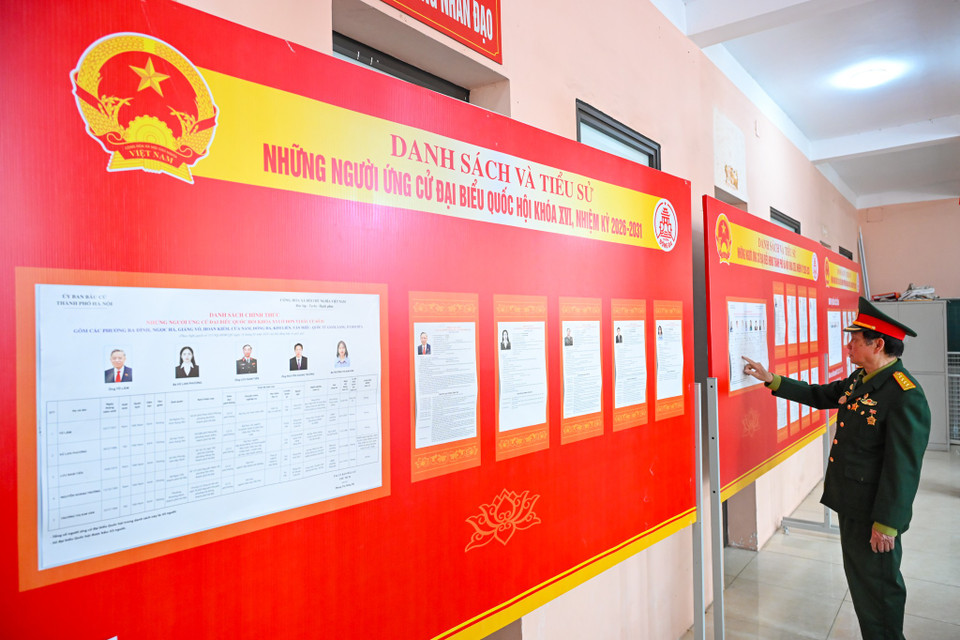 Trong những ngày 'nước rút', phường Đống Đa (Hà Nội) đang khẩn trương rà soát, đánh giá tiến độ chuẩn bị tại từng khu vực bầu cử. (Ảnh: Minh Sơn/Vietnam+)